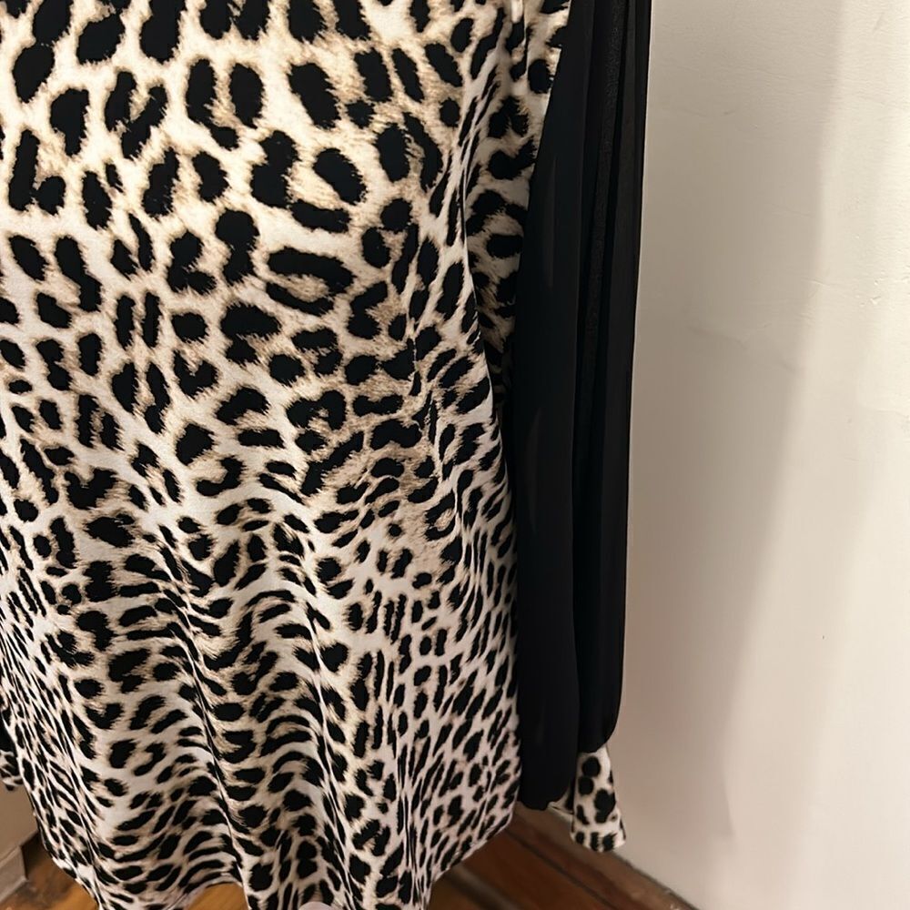 Vince Camuto animal print long black sheer sleeve blouse Size L EUC - Picture 4 of 11